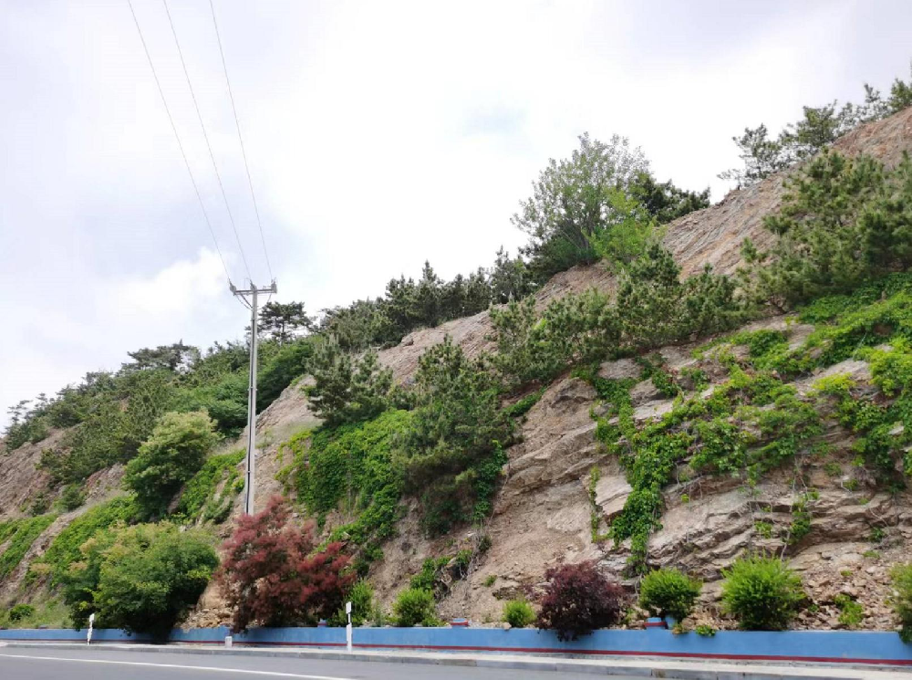 北斗公路路基边坡滑坡监测